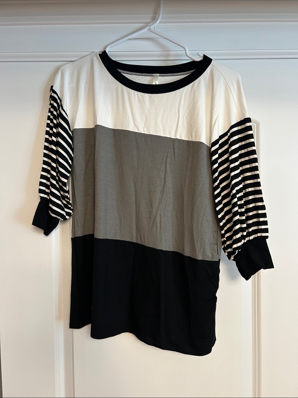 Magic Fit Black, White & Gray Colorblock Striped Sleeve Top